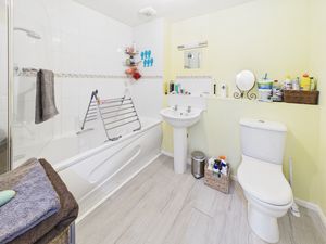 BATHROOM- click for photo gallery